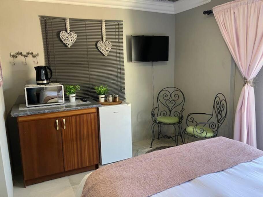 Stellies Accommodation - Room 2 Keetmanshoop Exterior foto
