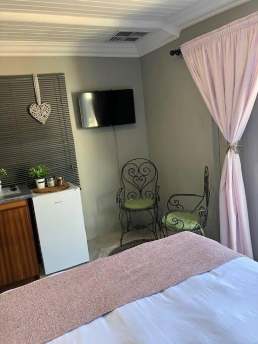 Stellies Accommodation - Room 2 Keetmanshoop Exterior foto