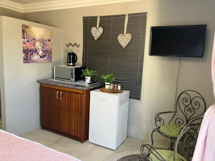 Stellies Accommodation - Room 2 Keetmanshoop Exterior foto